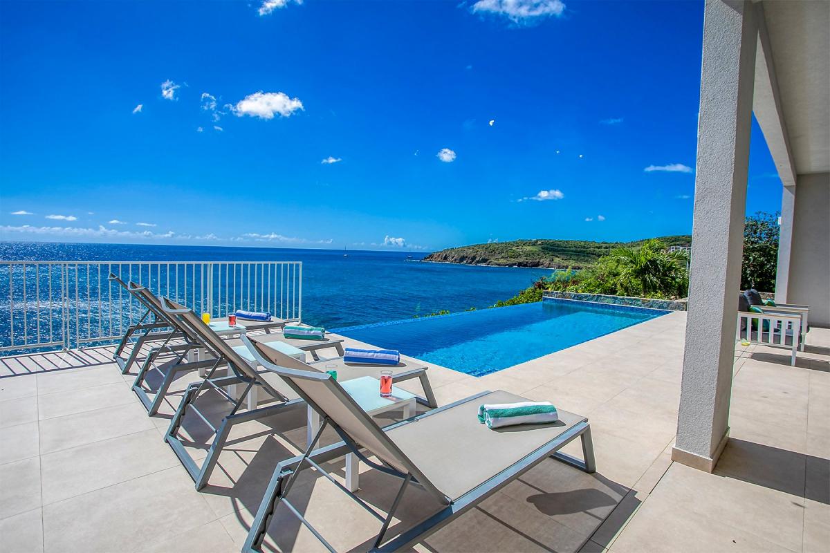 Location villa St Martin - Piscine et bains soleil